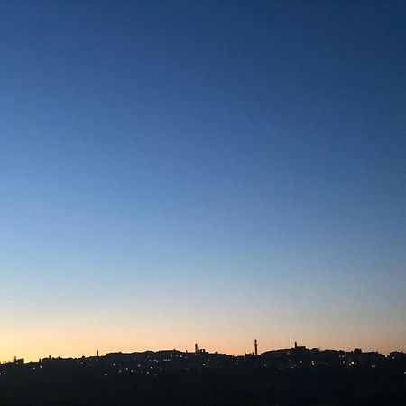 Agriturismo La Terrazza Sul Mangia シエーナ エクステリア 写真