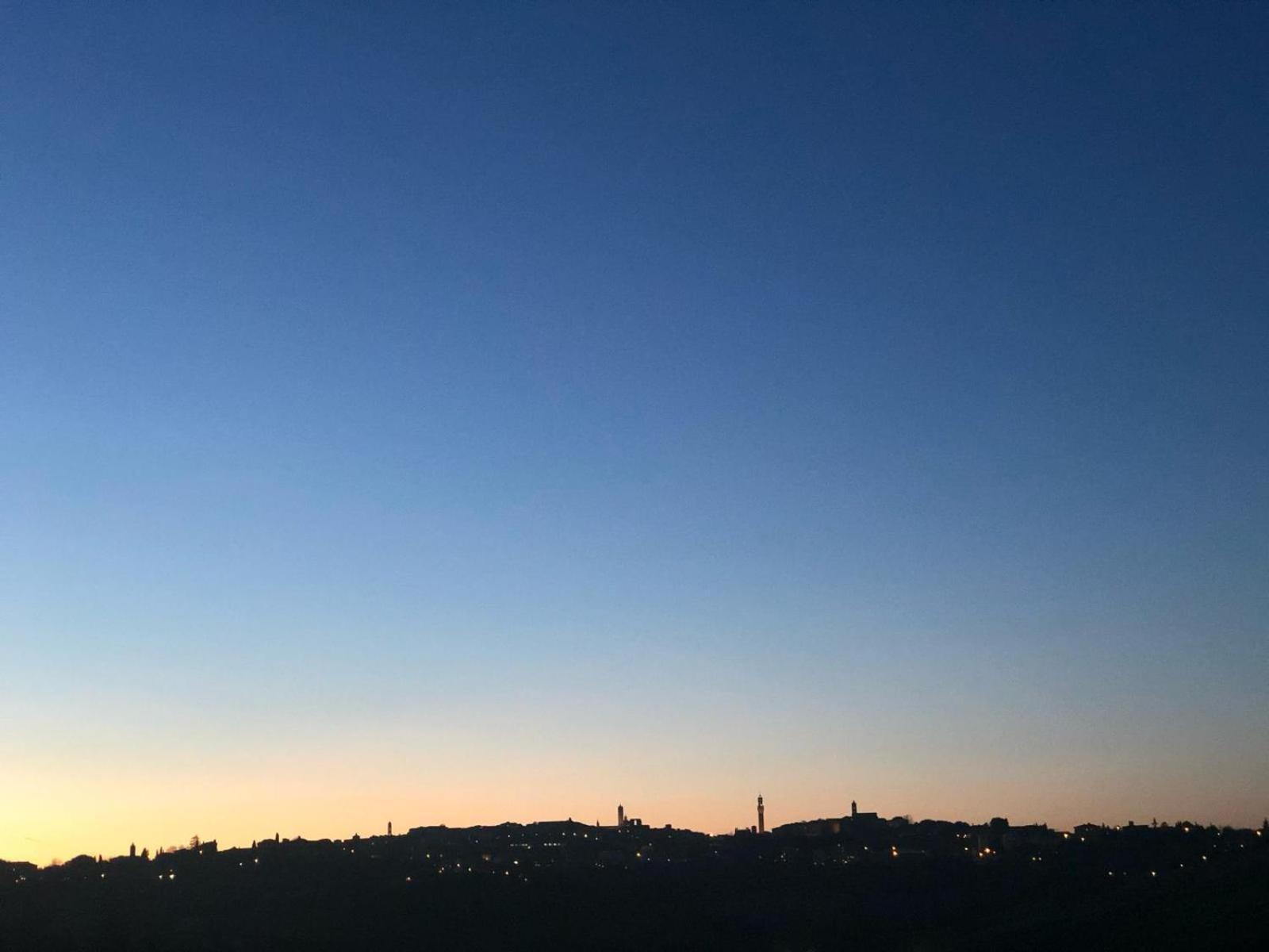 Agriturismo La Terrazza Sul Mangia シエーナ エクステリア 写真